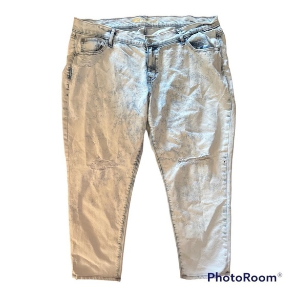 Old Navy Acid Stone Wash Distressed Boyfriend Jeans - Picture 3 of 9